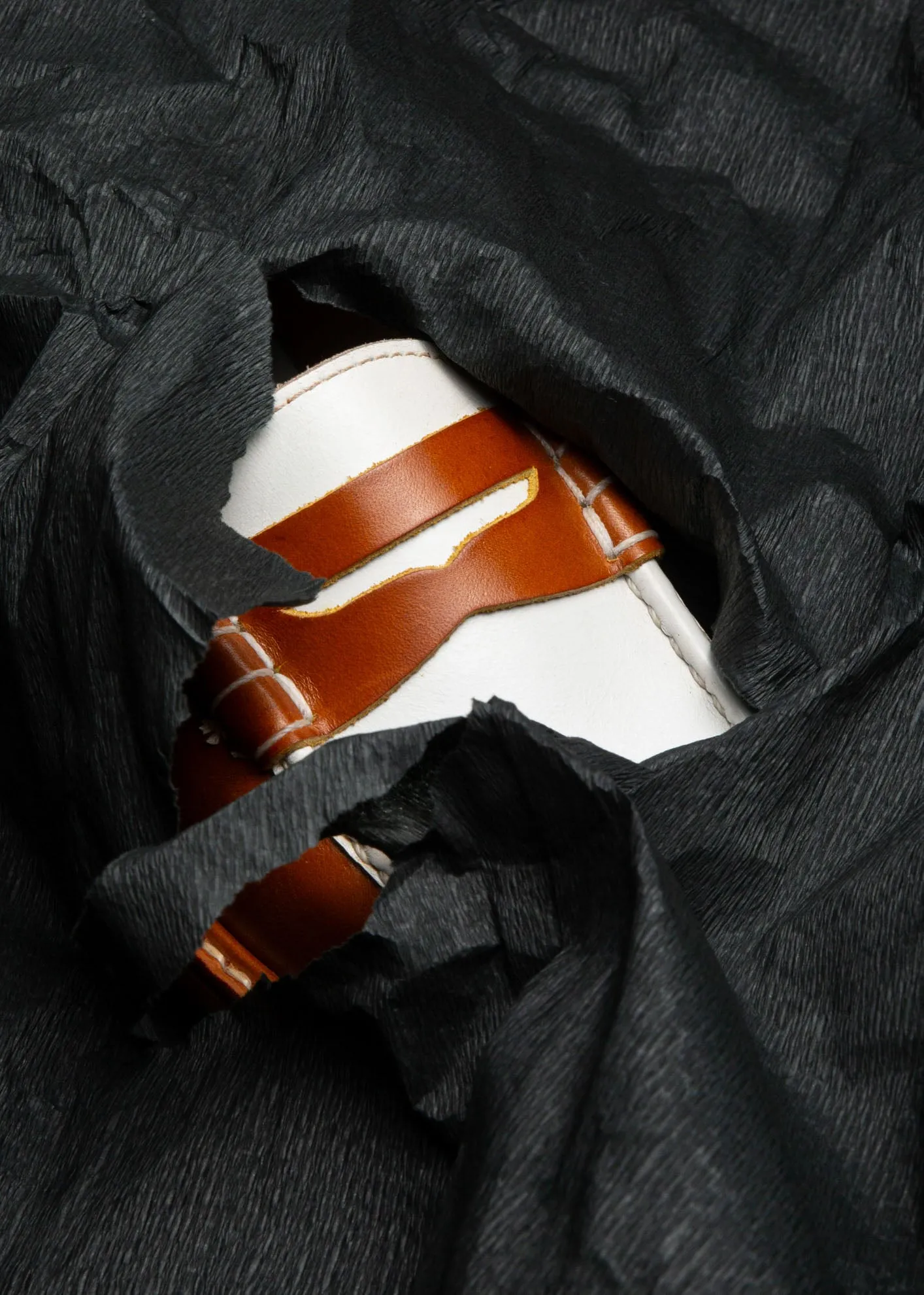 Moccasin 5379 Tan & White