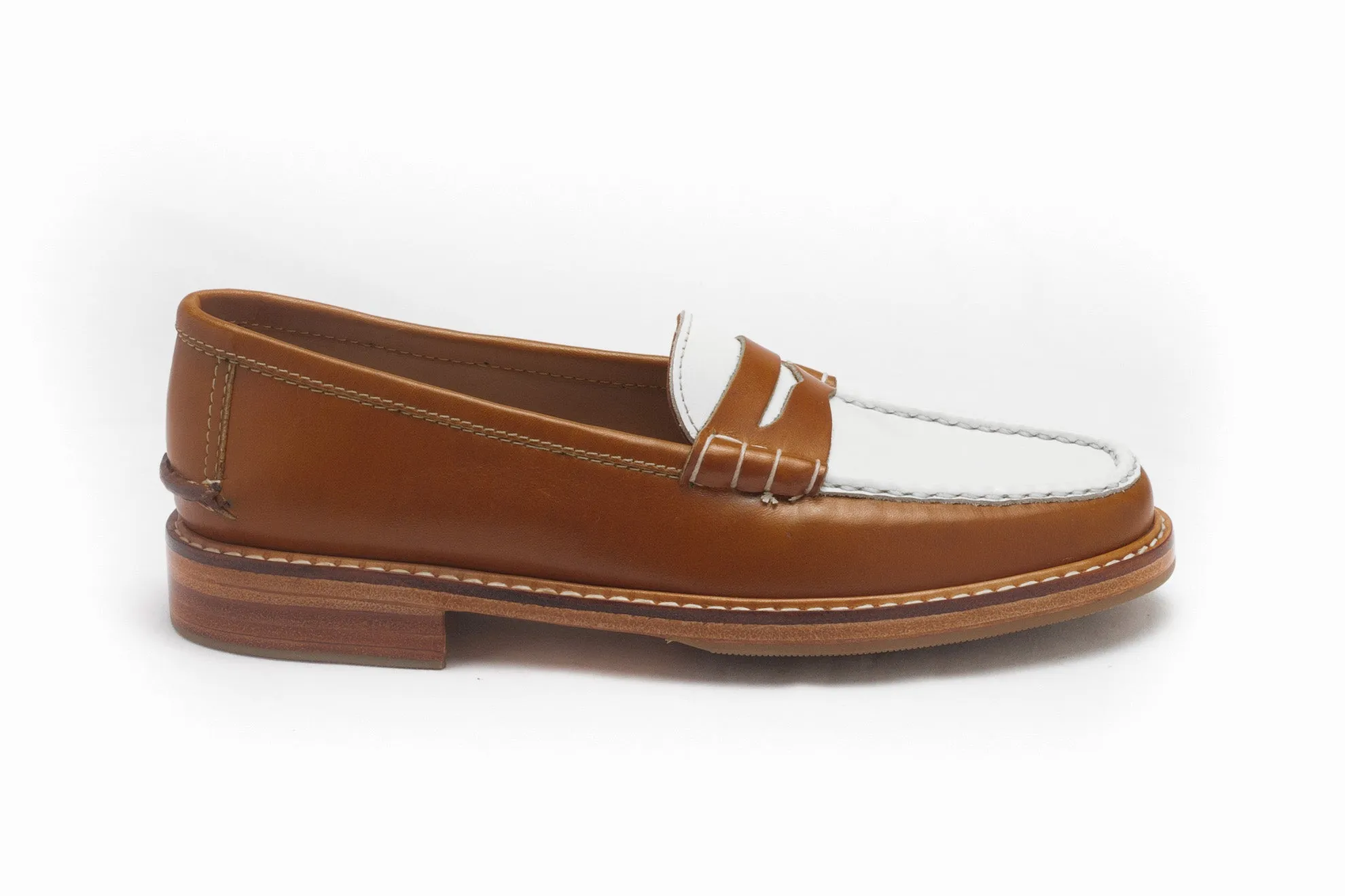 Moccasin 5379 Tan & White